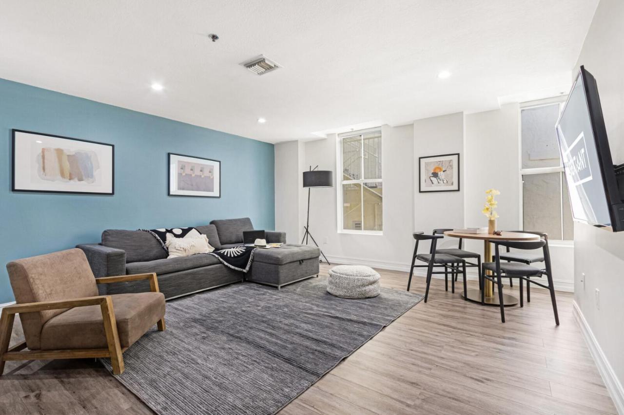 אפרטהוטל וסט פאלם ביץ' Roami At Clematis Street Lofts מראה חיצוני תמונה